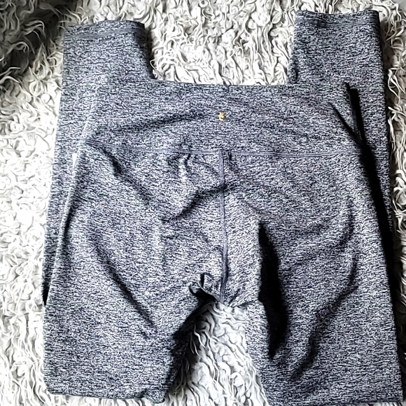 🩶 SPIRITUAL GANGSTER SUPER SMOOTH AND SOFT LEGGINGS! - Picture 7 of 12